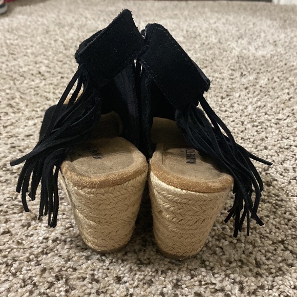 Black suede leather Minnetonka brand women’s ankle wedges - size 9 - Picture 4 of 10